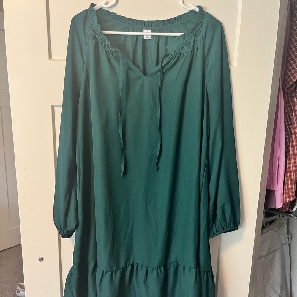 Beautiful green dress!